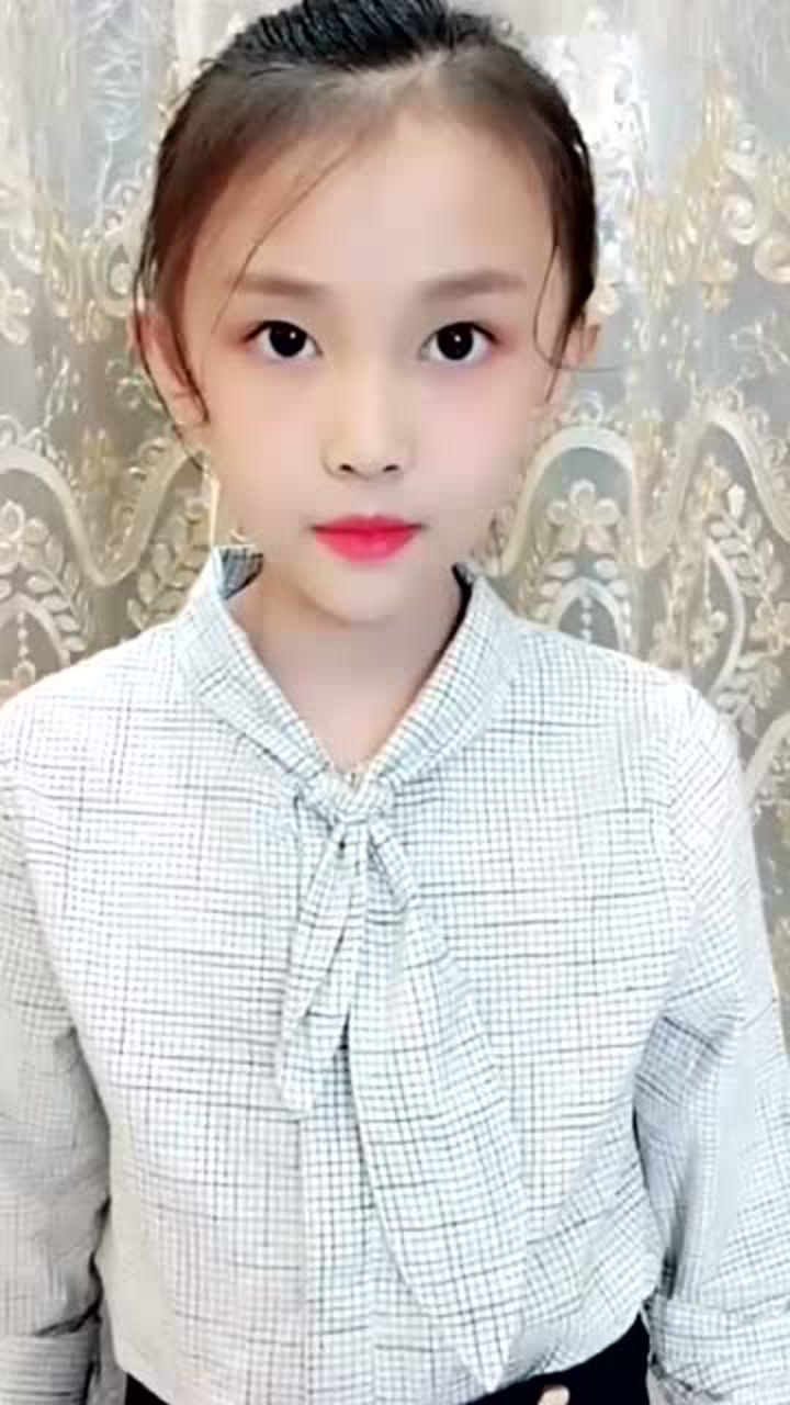 童模宋小睿真长大了这张脸看着越来越成熟女孩果然都早熟