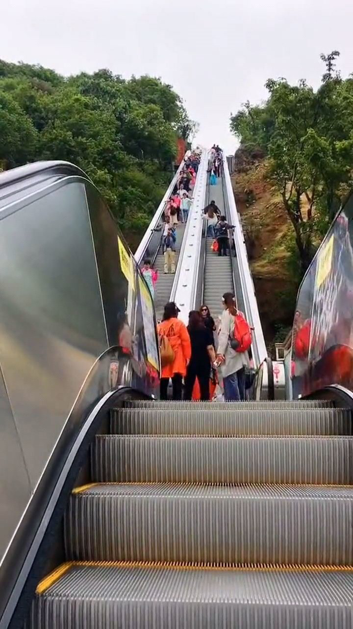 陕西汉中龙头山这样安装电梯爬山还有啥乐趣