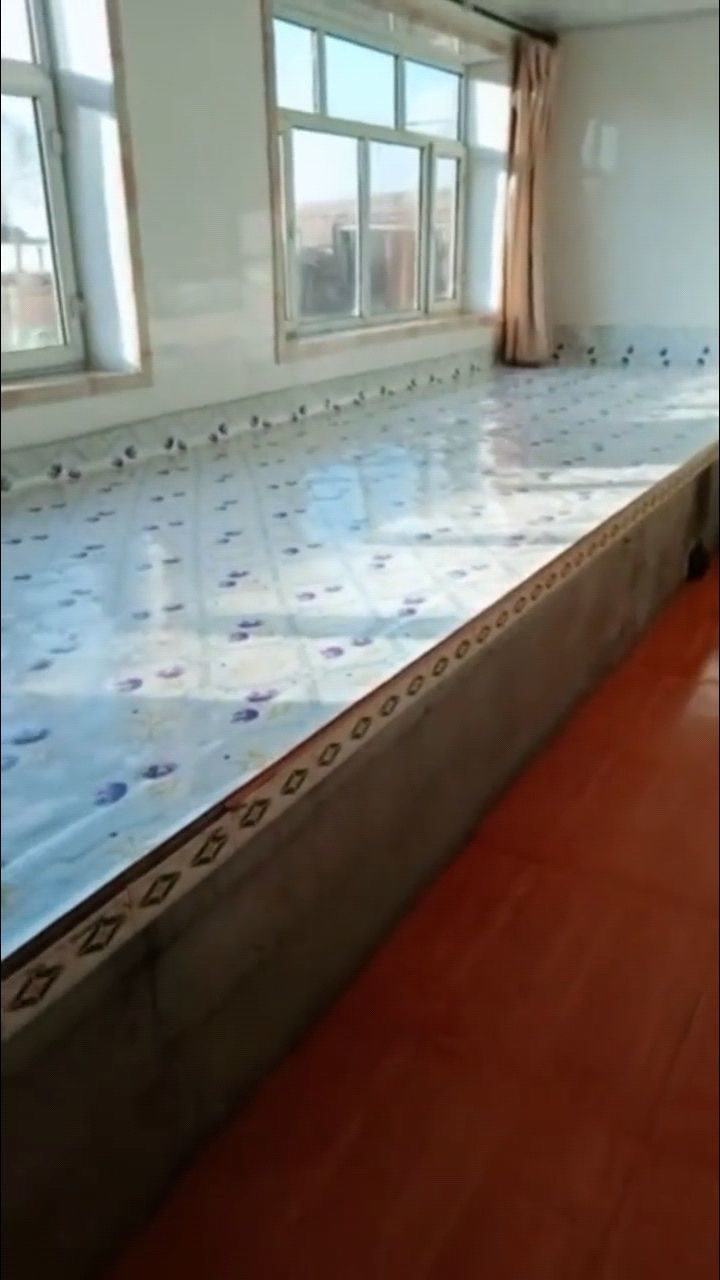 这是我们东北农村的大炕,看起来也很洋气,睡着非常舒服