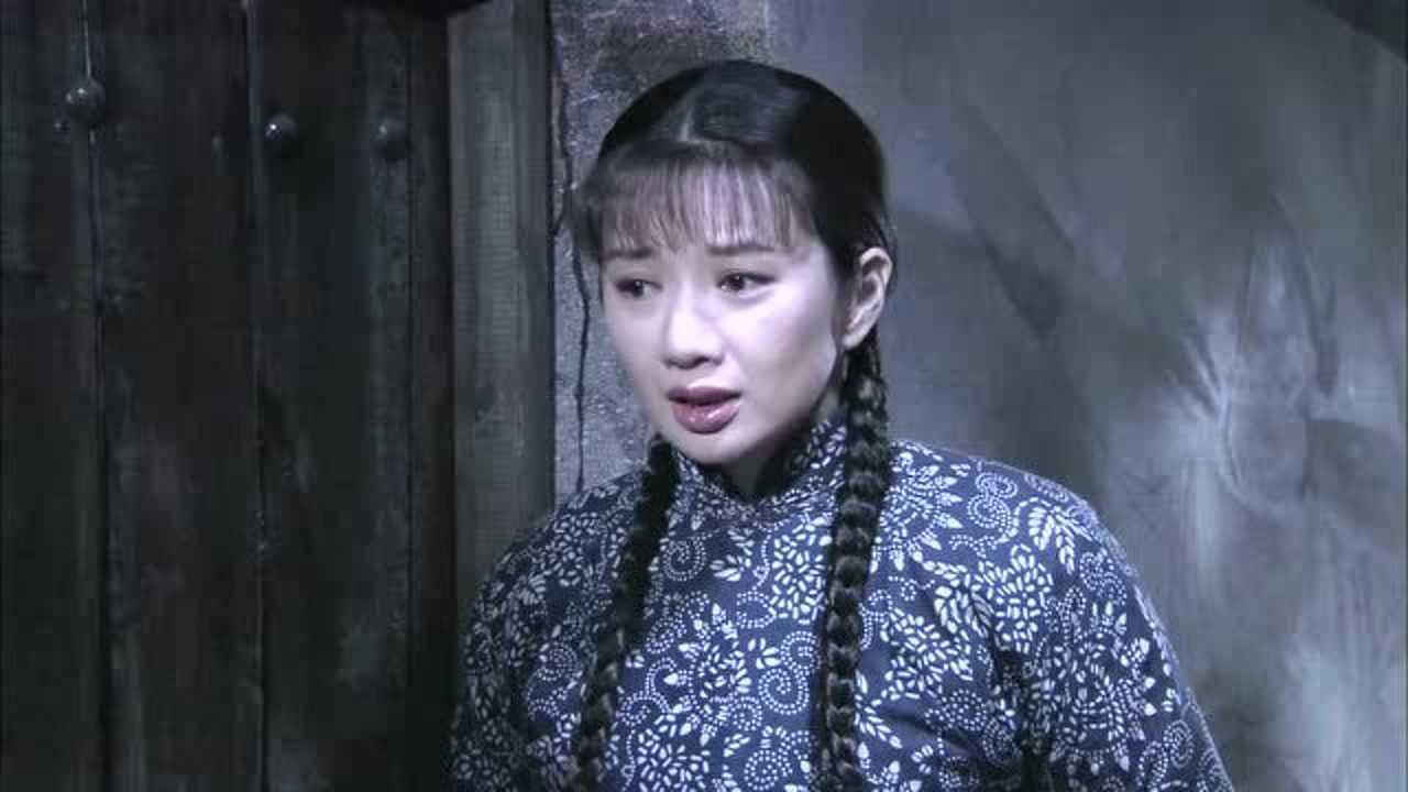 大漠枪神大莲能说会道深得老刀把子的喜欢将其留下