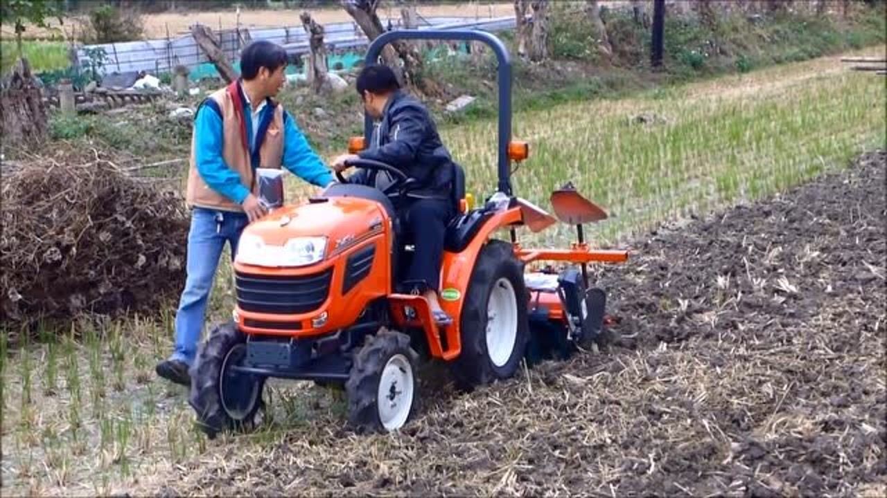 一天十亩无压力试驾适合南方梯田的久保田jb13小型微耕机