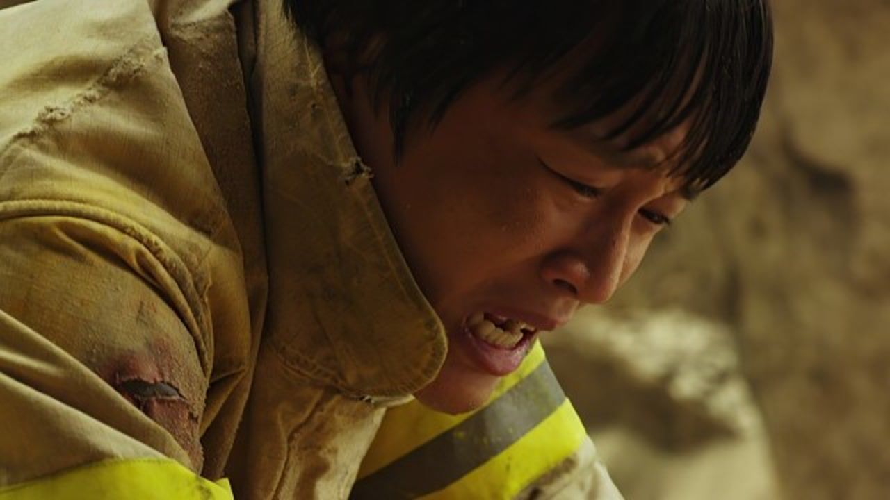 消防员救火中牺牲,来到地狱接受审判,然而困难重重《与神同行》