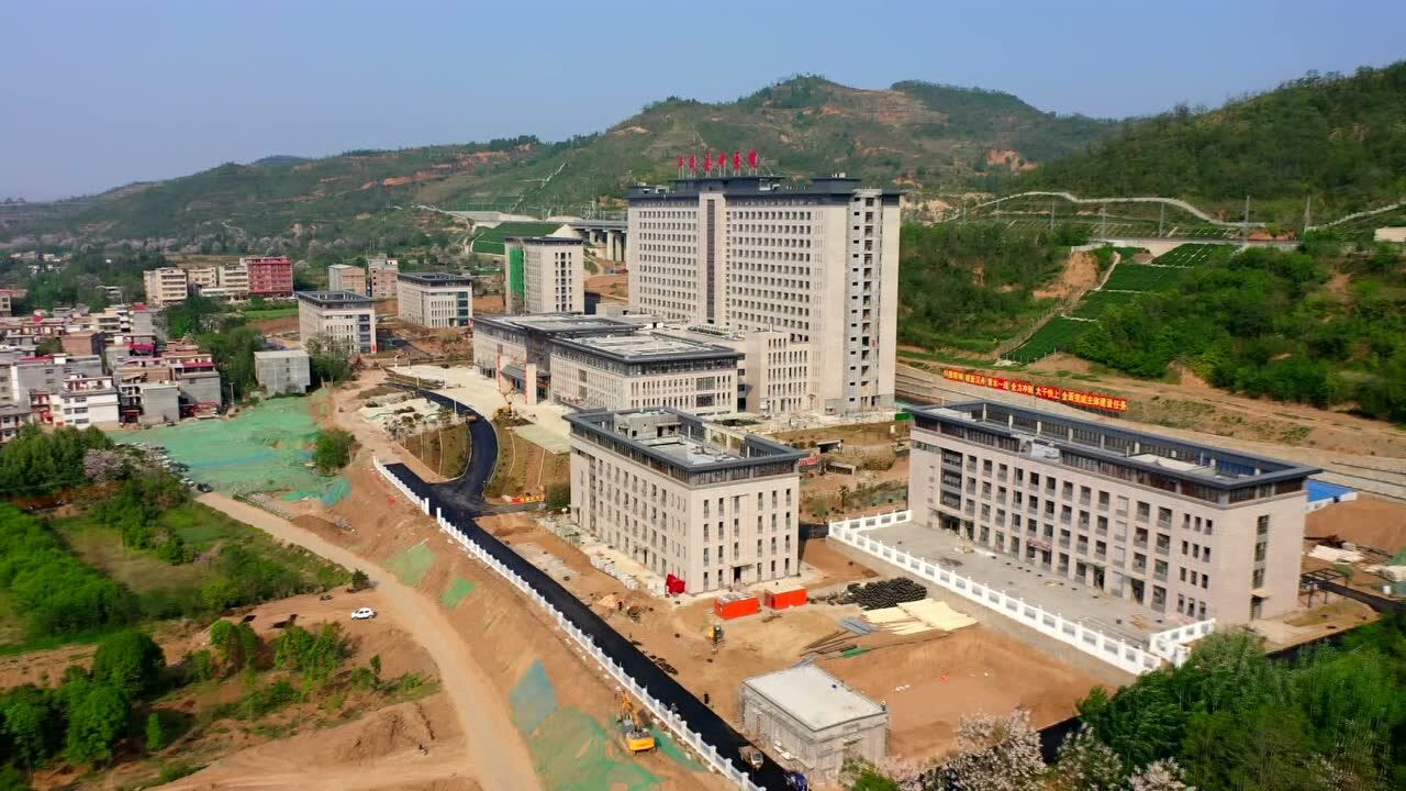 卢氏县中医院易地搬迁新建项目纪实—9版(无)