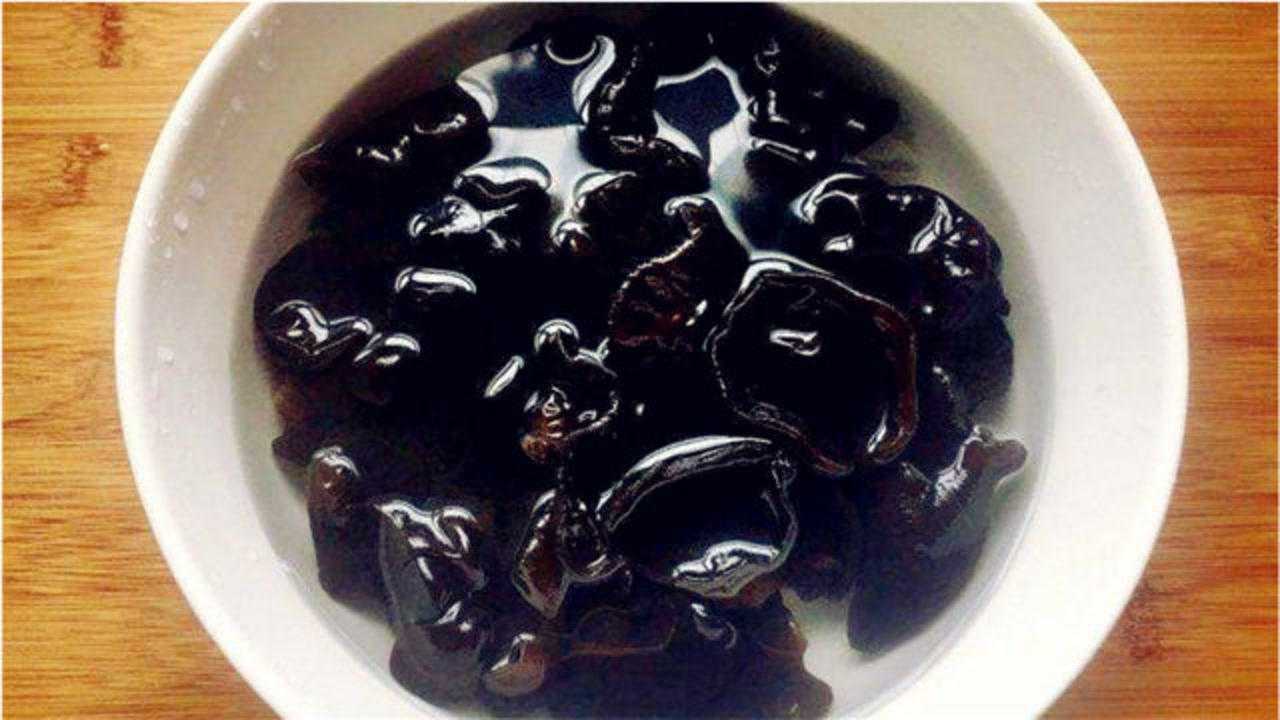 木耳泡的时间长了有毒吗别不当回事抓紧提醒家人越快越好