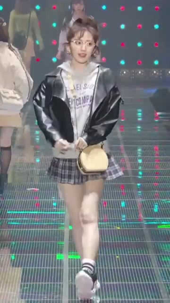 甜美可爱的铃木爱理在线走秀给你们看看我的女朋友有多美