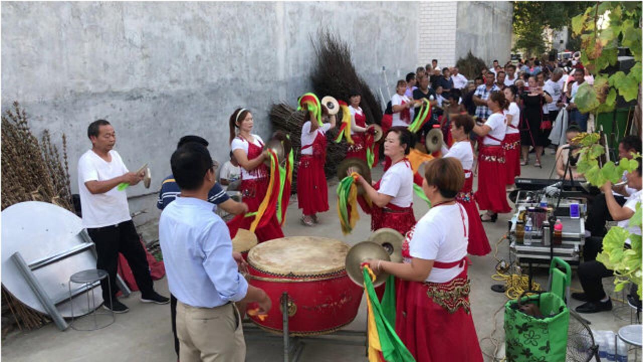 唢呐锣鼓演奏新白娘子传奇插曲《青城山下白素贞》,非常经典好听