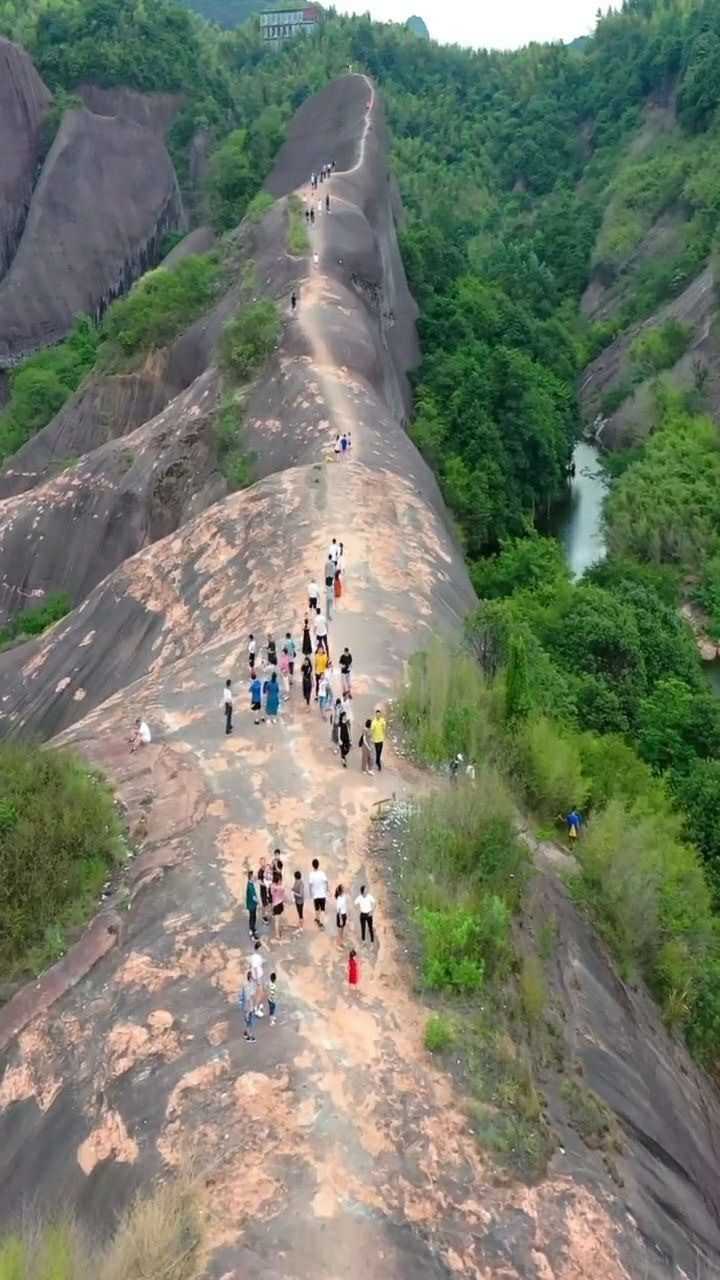 湖南高椅岭刀背山遇一位小姐姐,看的我提心吊胆