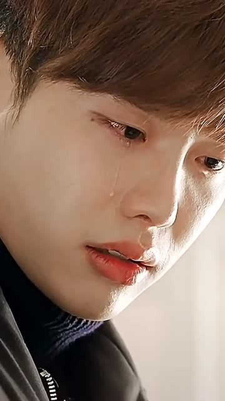 左眼流泪是伤心到极致,右眼流泪是思念到极致,双眼流泪是思念伤心到