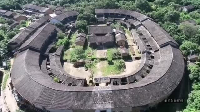 航拍广西大村,此处的四合院,老时代