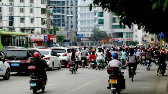 即日起,电动车实行“一允许两禁止”,老百姓看了左右为难