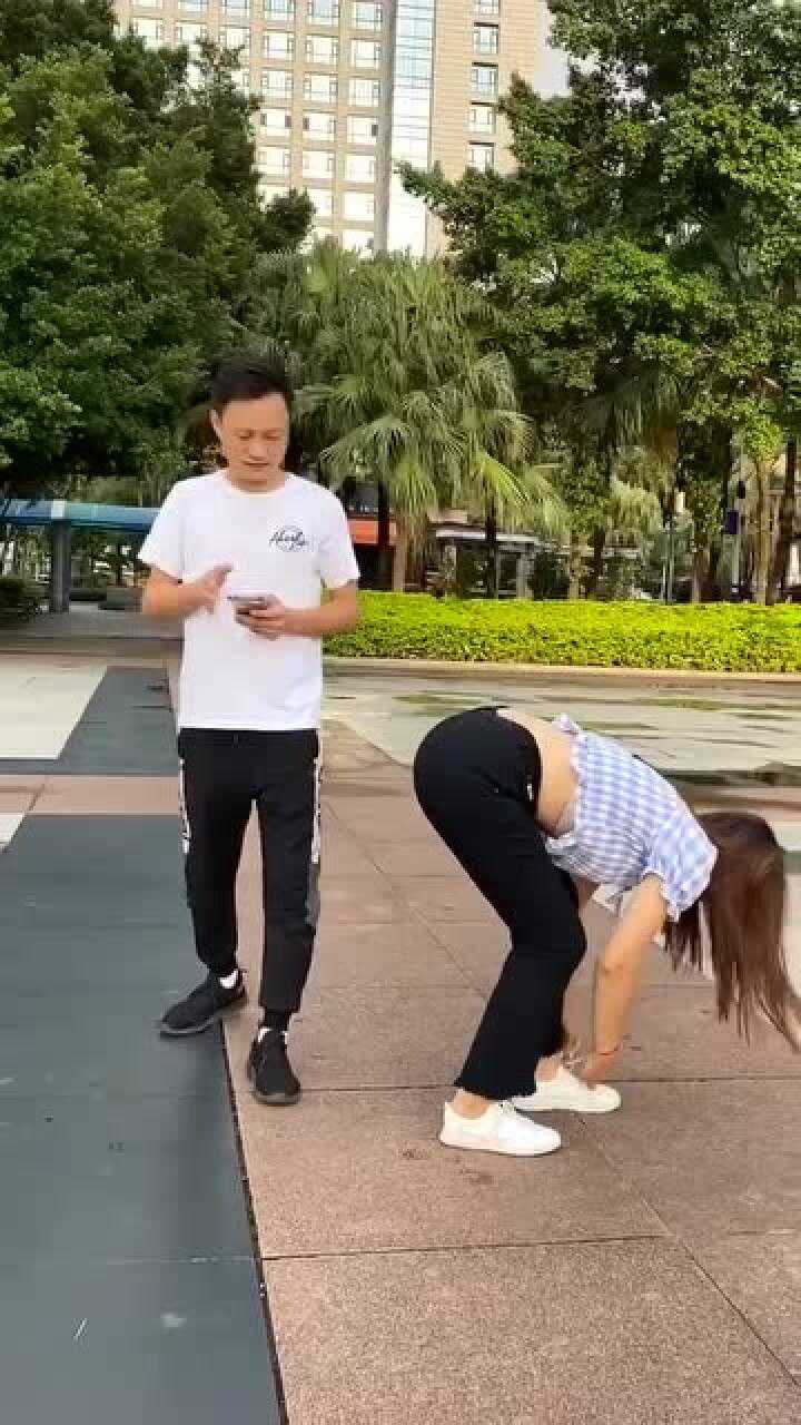 美女放了一个屁,帅哥就脱单了,真奇妙啊