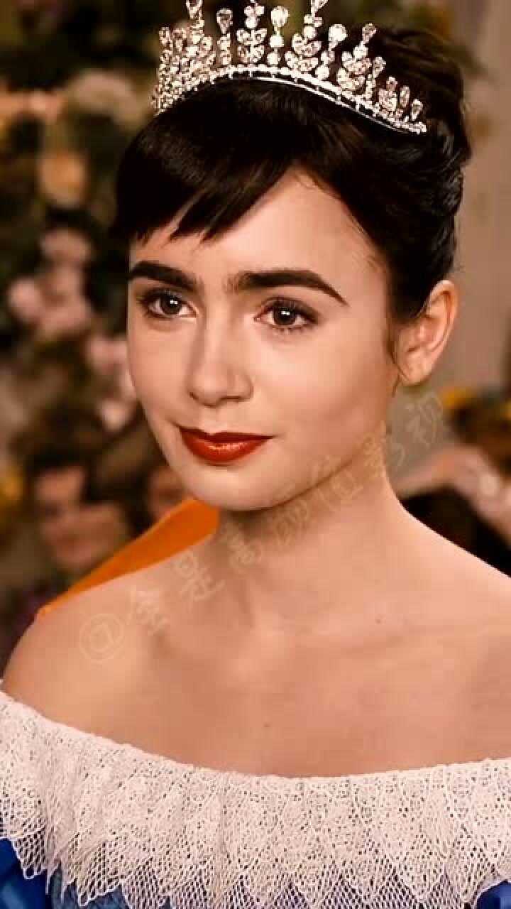 莉莉柯林斯演白雪公主的演员都好美哦你们喜欢么