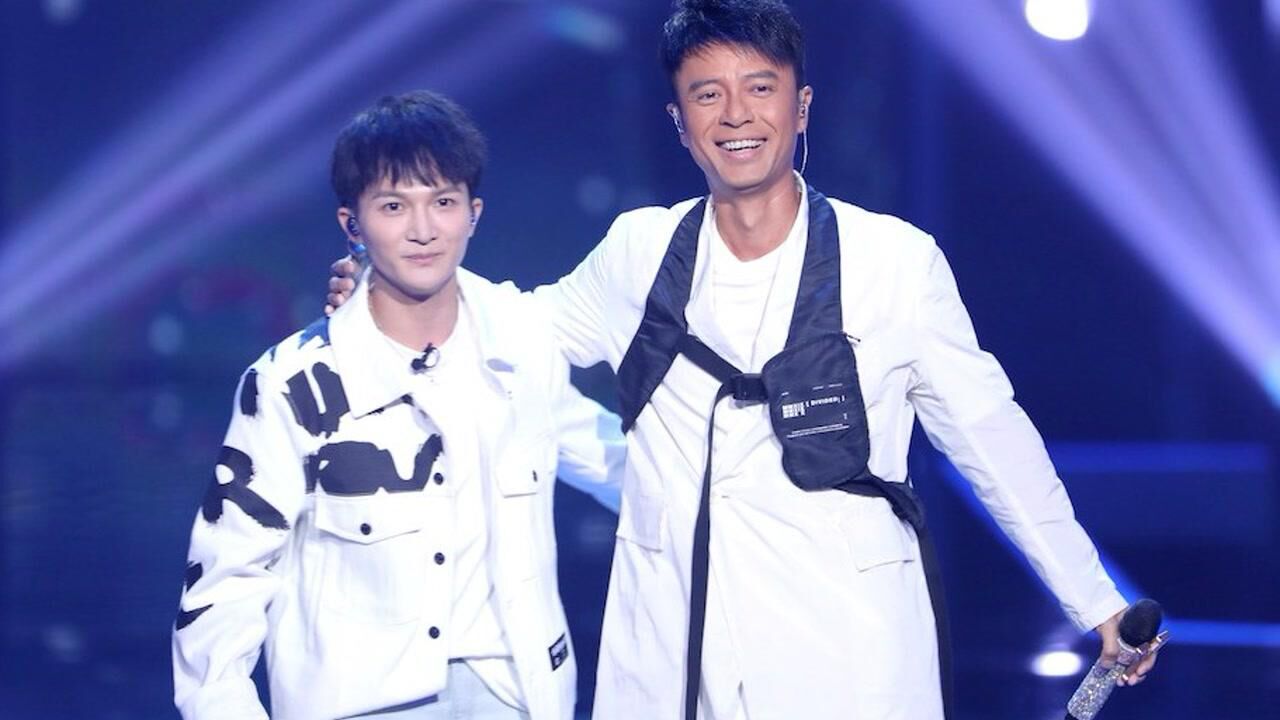 李克勤周深神仙合唱月半小夜曲这音色绝了小哥俩配合太默契了