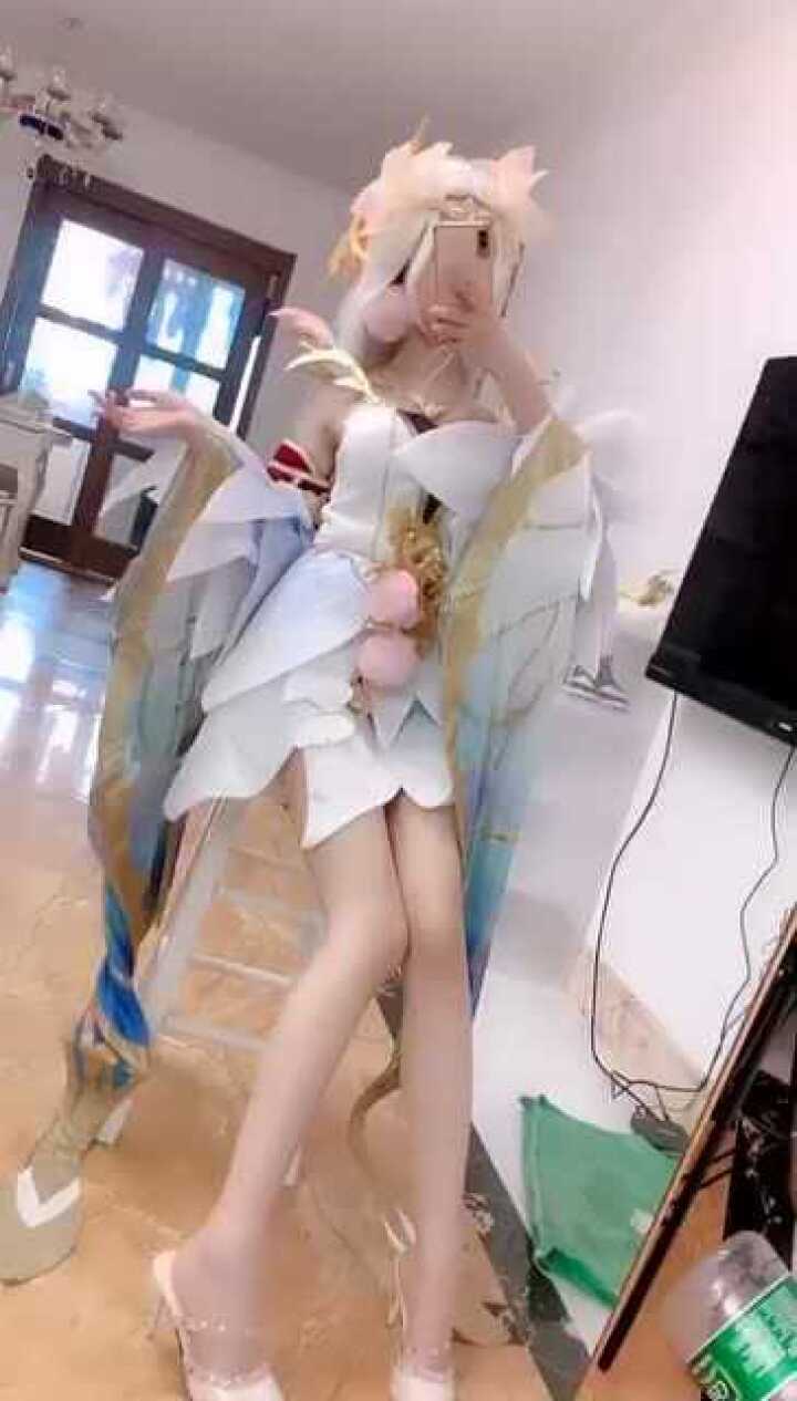 王者荣耀貂蝉仲夏夜之梦cos小姐姐大长腿抬起来的那一刻你在干嘛