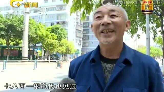 农村汉子捕获“黄鳝王”,体型堪比成人手臂,全村人都跑来