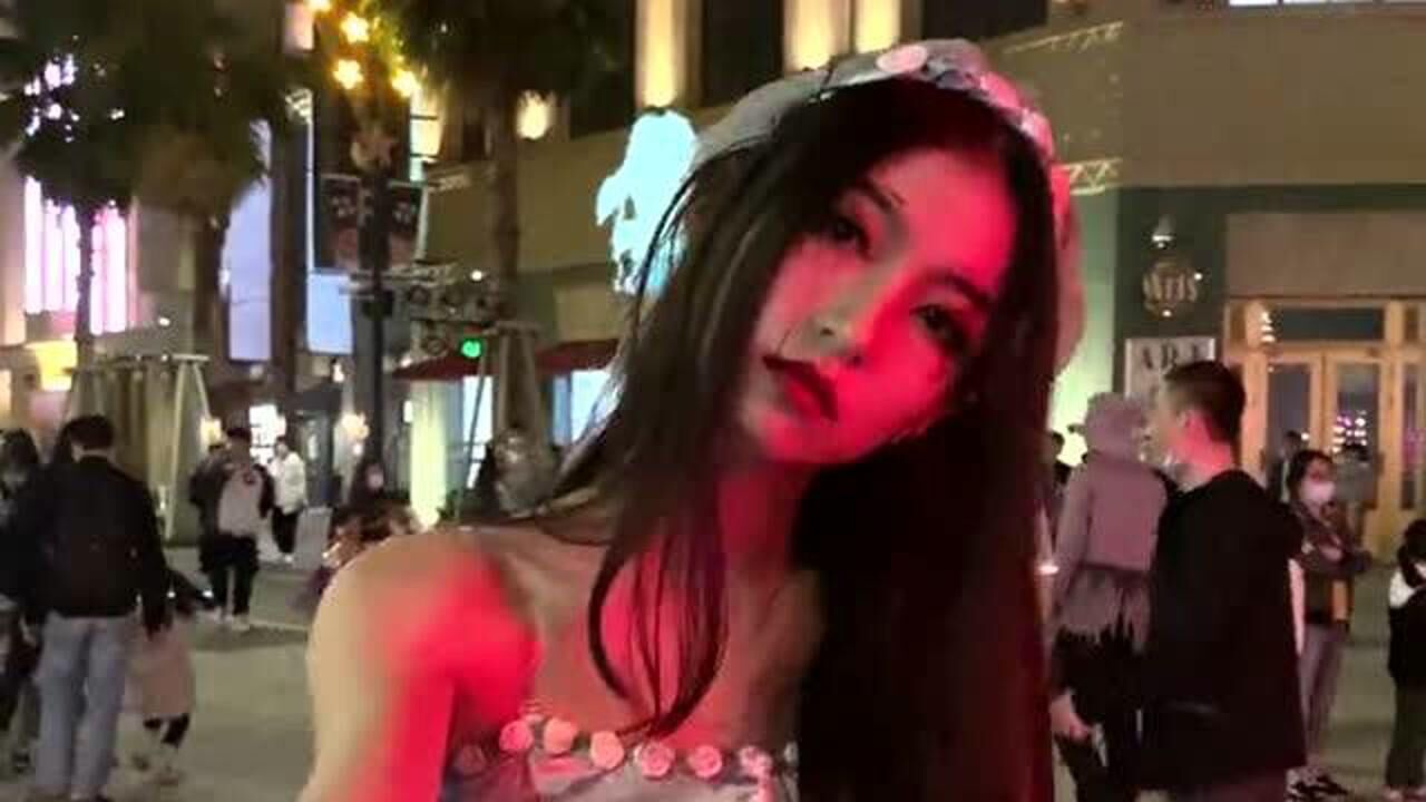 万圣节美女化装成丧尸，化了妆还这么漂亮，假如你遇见这个丧尸你会怎么办_高清