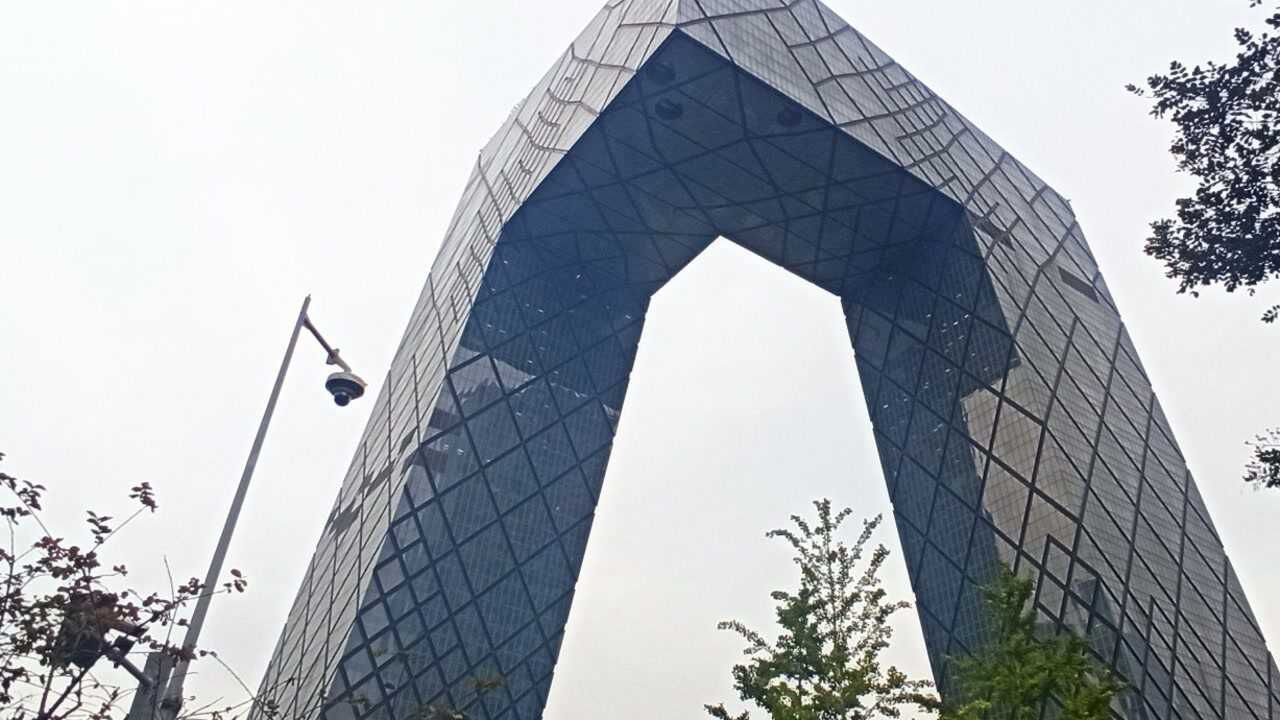 北京央视总部大楼,耗资200亿元打造,外型让人不可思议