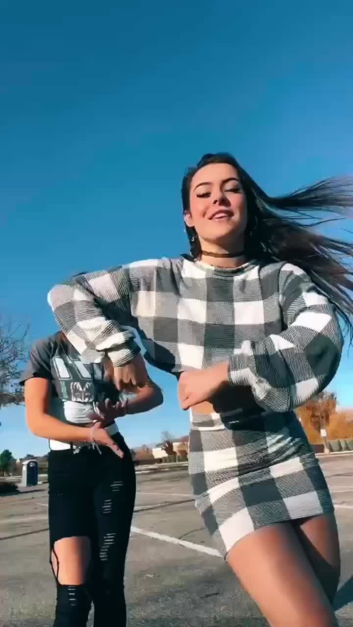 外国美女抖音斗舞,你看谁赢了?