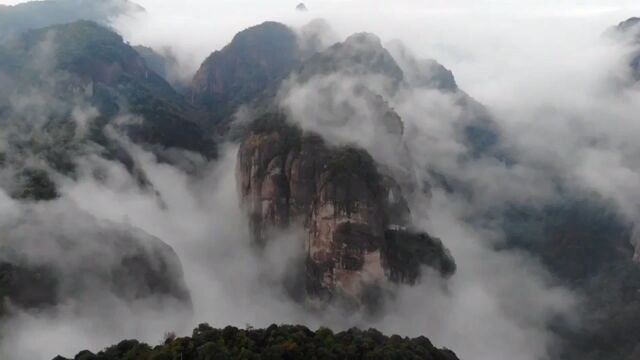 神仙居如意桥,一桥连双峰,远近形不同