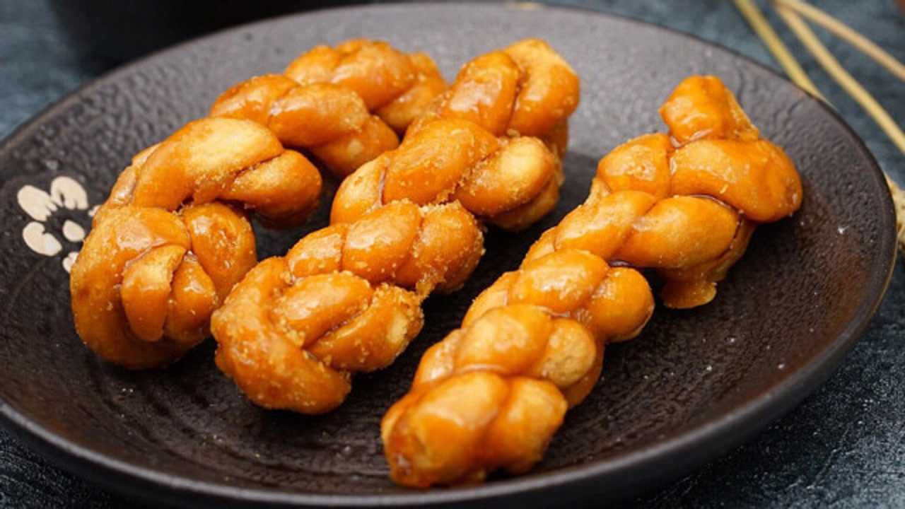 炸甜麻花的经典做法金黄酥脆外酥内软越嚼越香营养又好吃