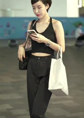 北京街拍短发也可以很帅董娃娃街拍美女