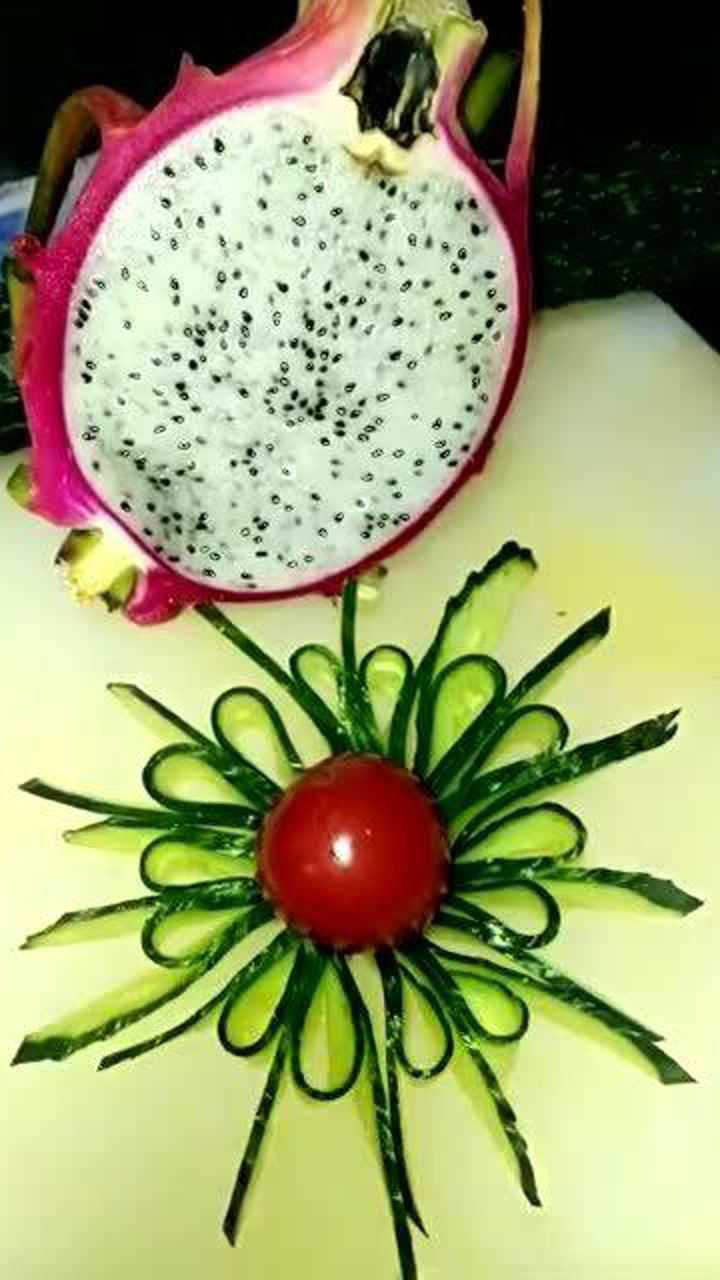 五星级厨师手法,用黄瓜和圣女果做出精致的摆盘.