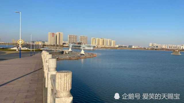 带天赐宝看耗资1.2亿元的世界最大仿航母建筑“中海航母”