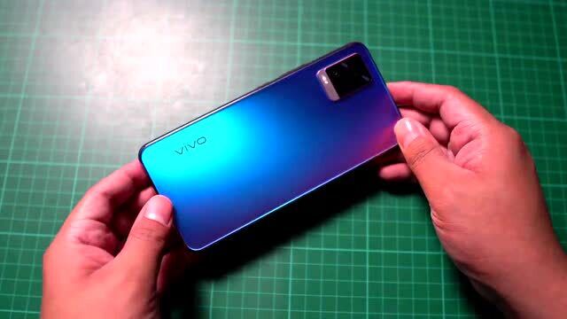 vivo高颜值中端手机:vivo V20开箱评测