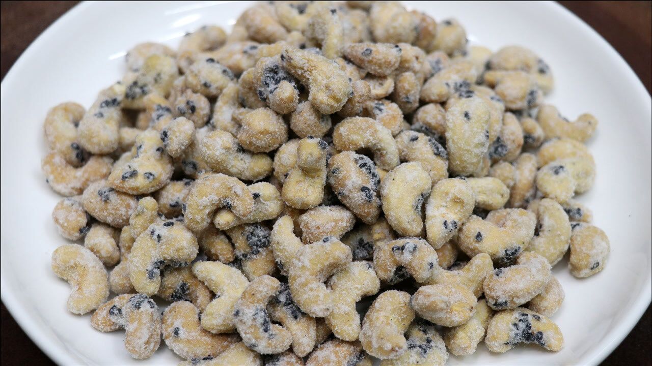 大厨教你挂霜腰果的正确做法,炸腰果和挂霜都有技巧,香甜酥脆