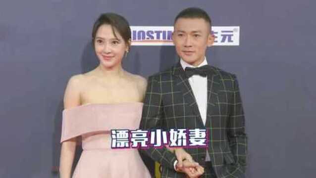 聂远携二婚小娇妻同台:两人相差9岁,妻子露面主持人都直呼漂亮