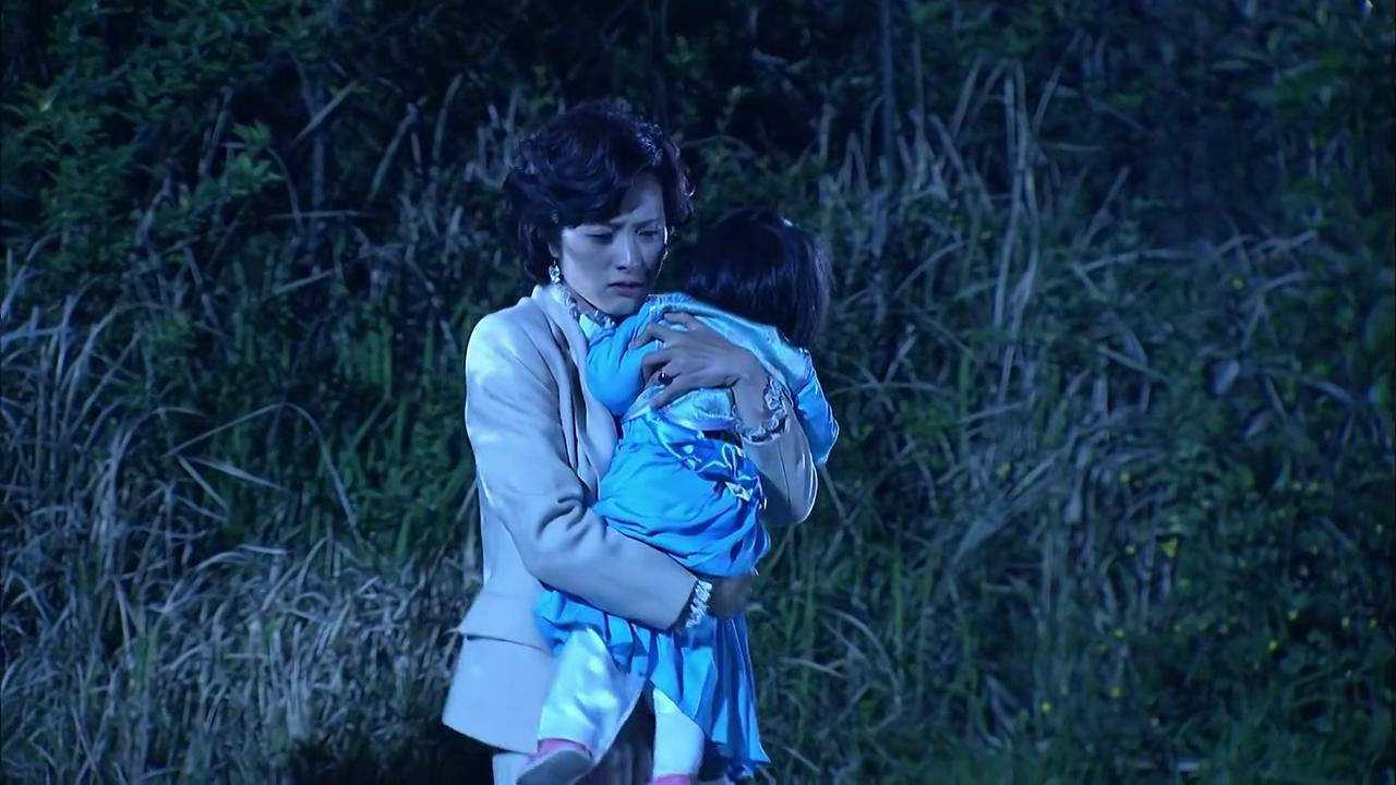 天涯赤子心美芳带着如萍出来告诉如萍她比自己的生命还重要