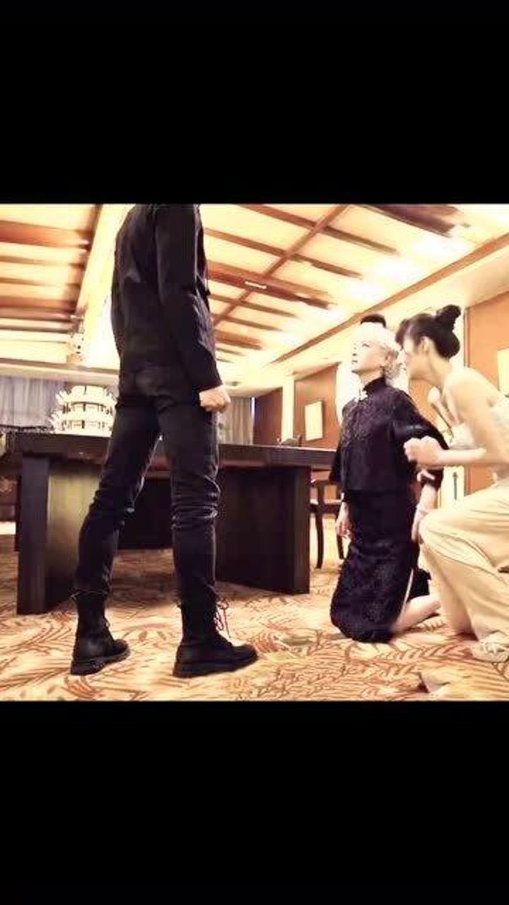 他是霍仙姑看到都要下跪的张起灵这一跪呈现这经典的片段