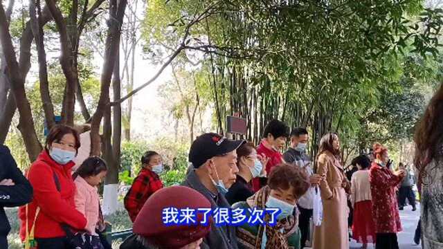 实拍成都网红婆婆,四川电视台的名人,人老容颜依然很美