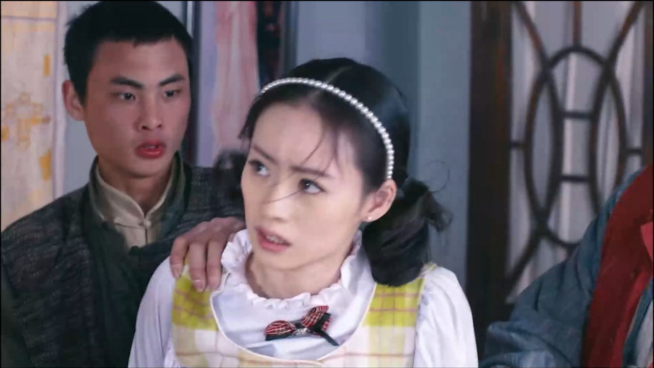 新猛龙过江:美女被黑帮绑架,奋力反抗,没想到脸被黑帮打肿了