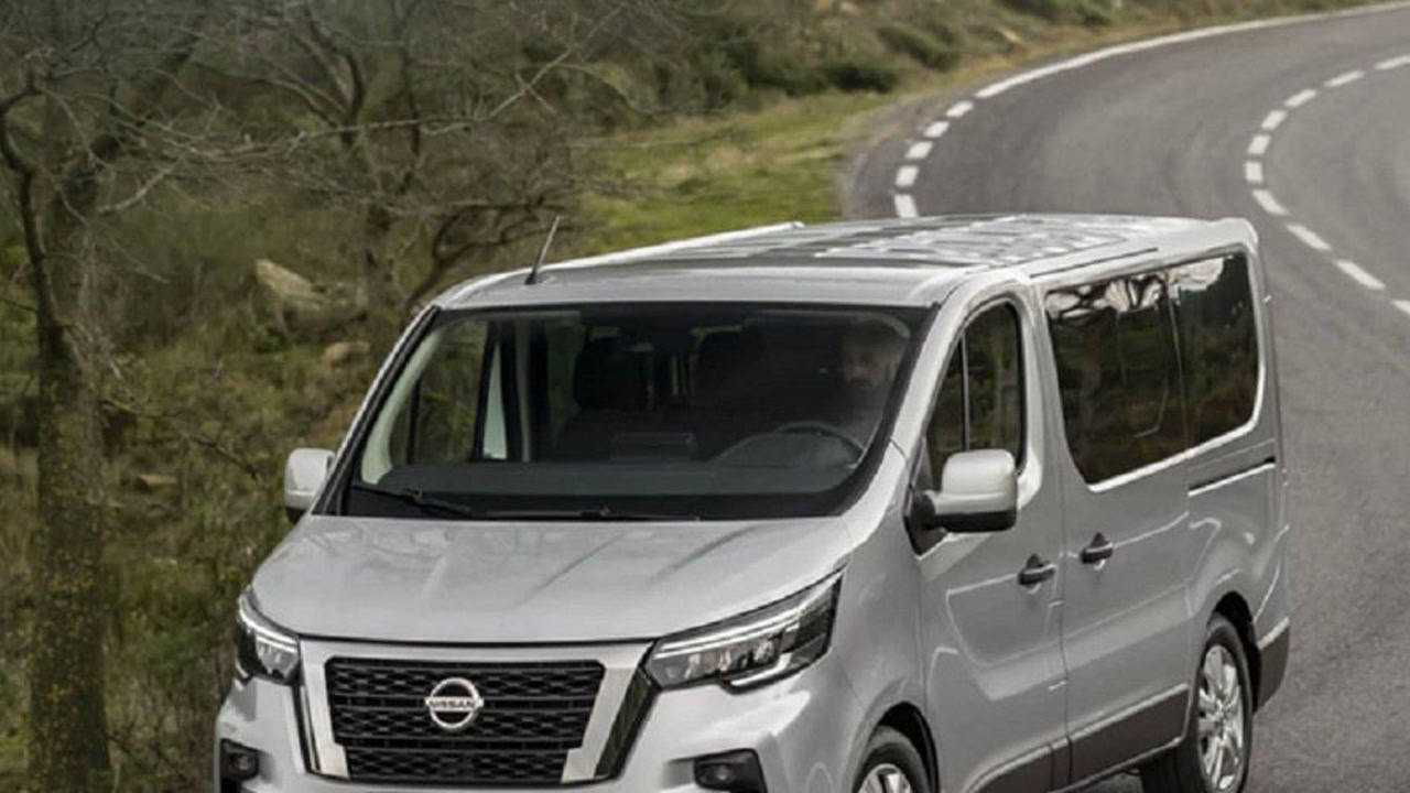 日产宽体大面包车,2.0t的柴油机比五菱还实用,前排可坐三人!_腾讯视频