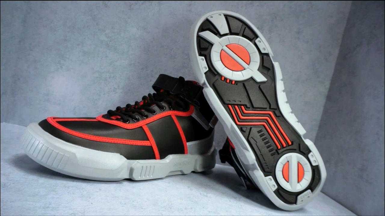 假面骑士万代出的faiz运动鞋穿上来个骑士踢