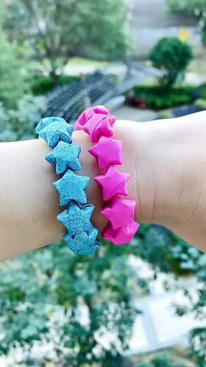 会折星星就能做一条美美的星星手链大小朋友都很喜欢