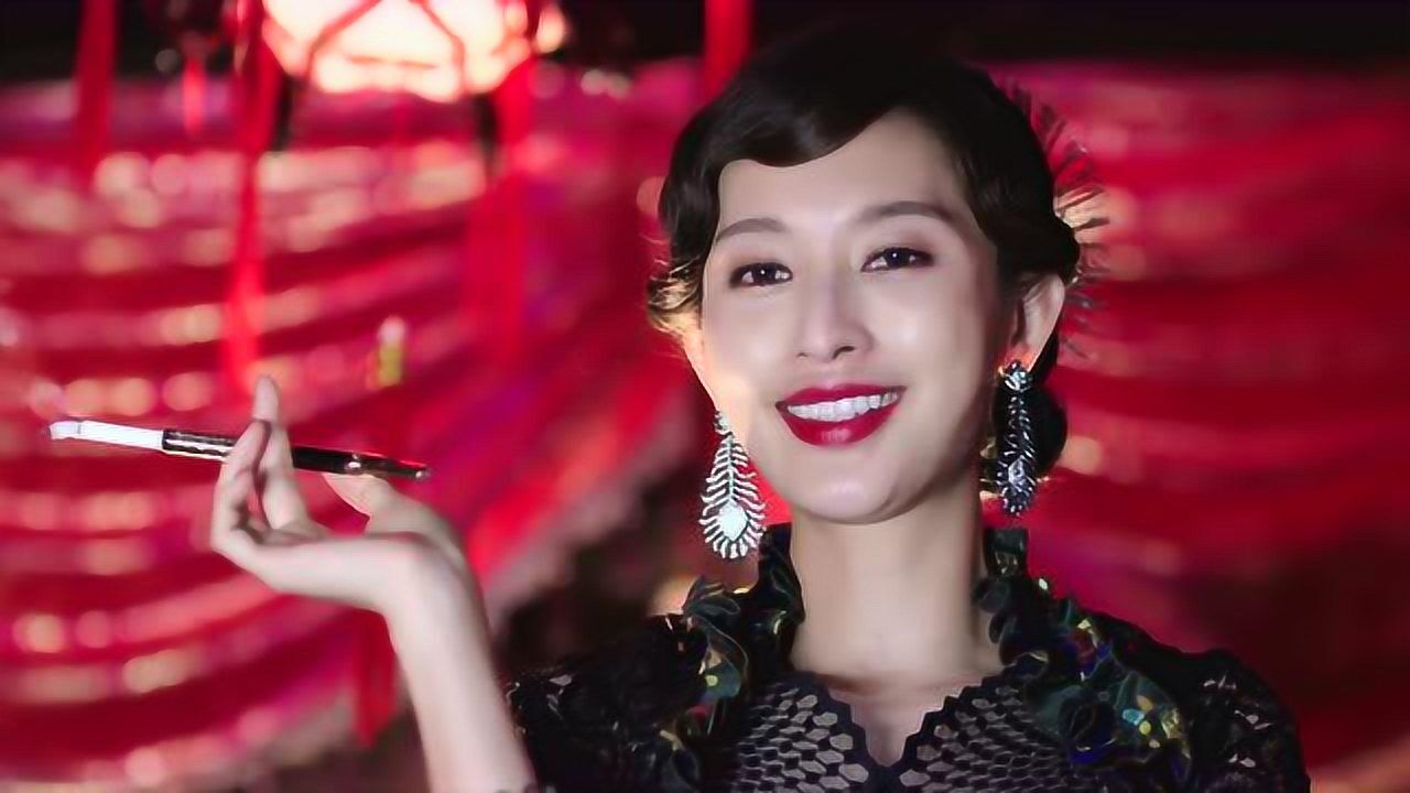 上海滩十三太保唯一女子小阿悄吞云吐雾气场十足小阿悄上海滩十三太保