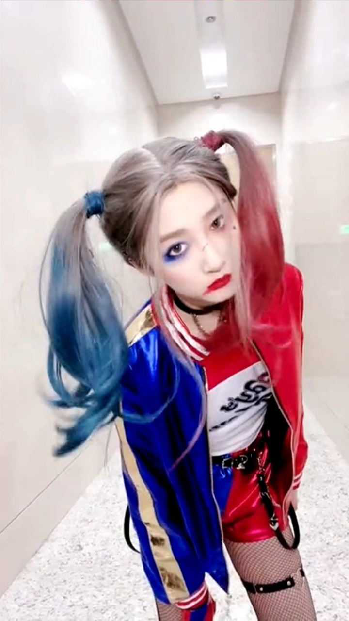 小丑女造型!关晓彤小丑女出战,又酷又拽!