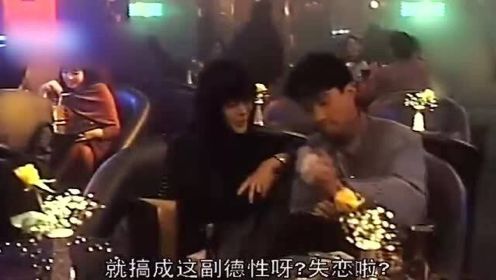 明月照尖东：年轻警官看上陪酒女，假借警察身份进入酒吧，肆无忌惮撩女人