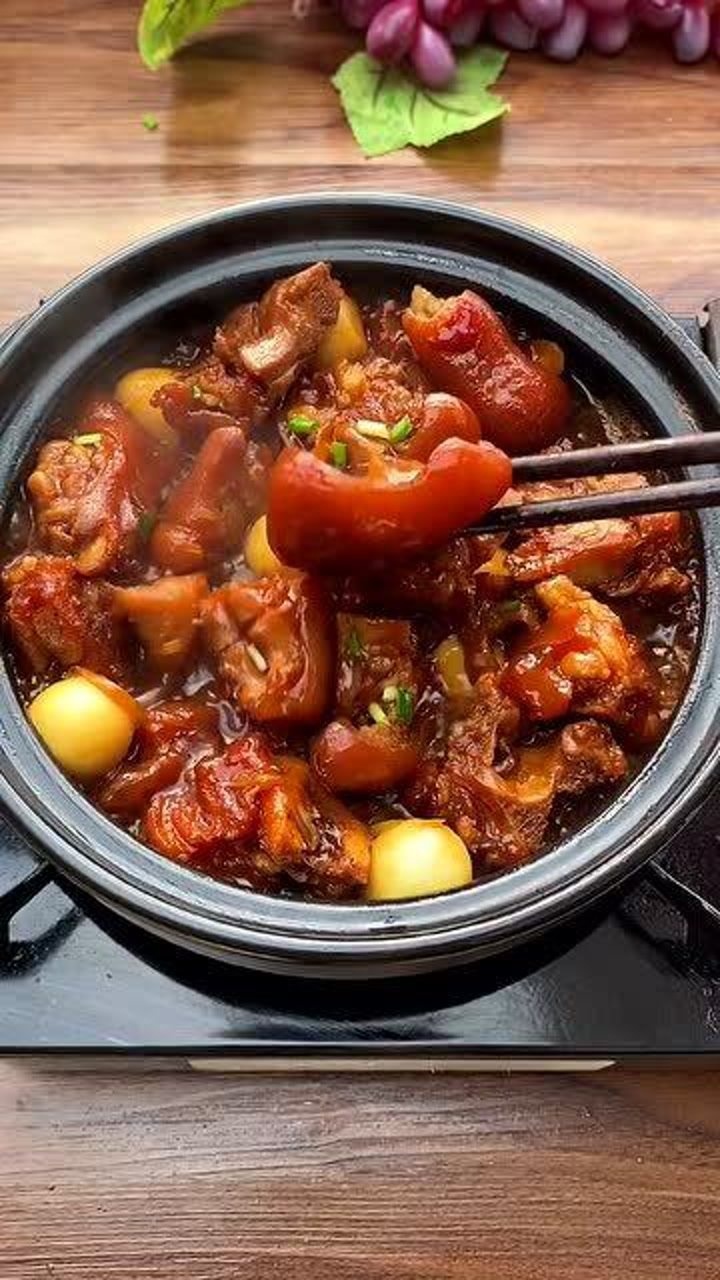 不用炒糖色不加一滴水做个懒人焖猪脚,软烂入味超好吃