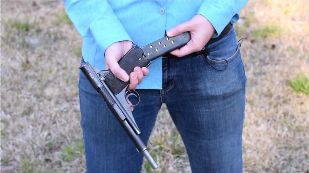 西班牙m1913半自动手枪,女子靶场射击测试,枪法还挺准呢