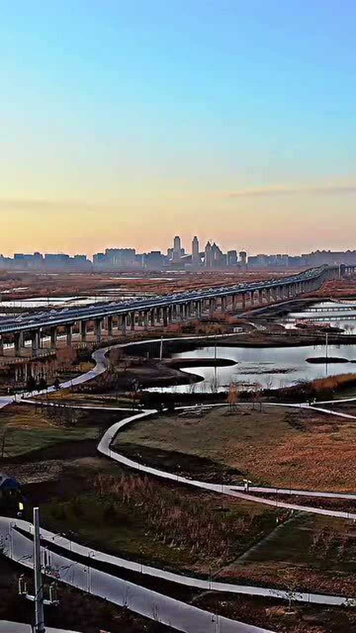 哈尔滨阳明滩大桥,夕阳下真的太美了,伟大的祖国繁荣昌盛