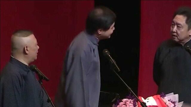 相声:高峰让于谦评价自己的表演,于谦用俩字的网络词语评价,这俩字太损!