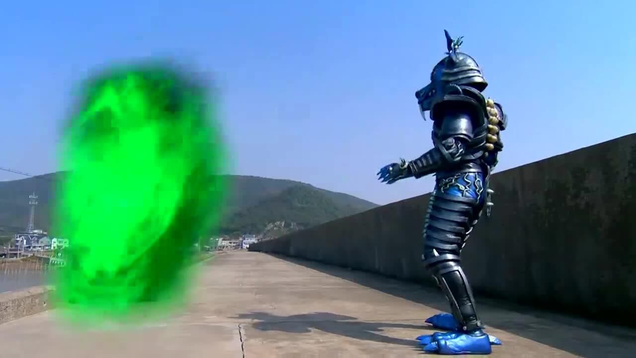 铠甲勇士铠传驮拏多被欧克瑟偷袭，立马变身成拿瓦铠甲_腾讯视频