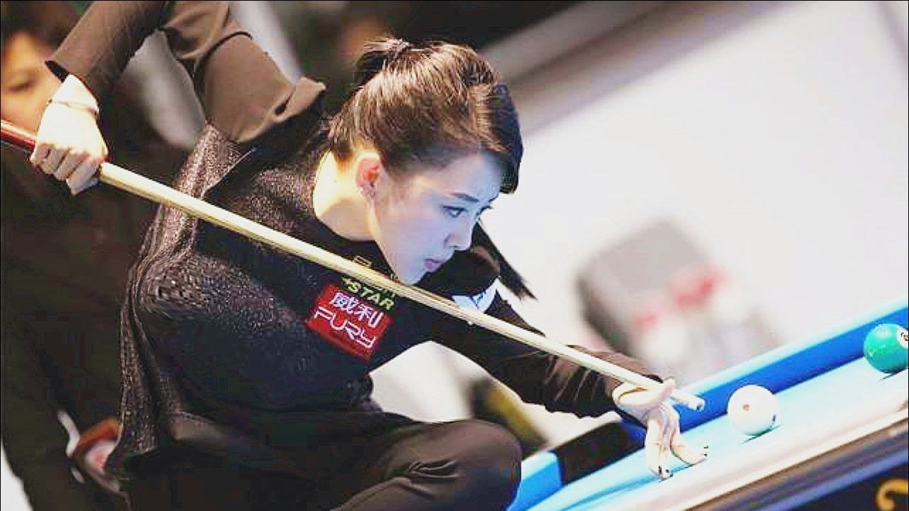 潘晓婷的身体有韧性有多棒?折腰曲腿趴在桌上打球,画面太美了