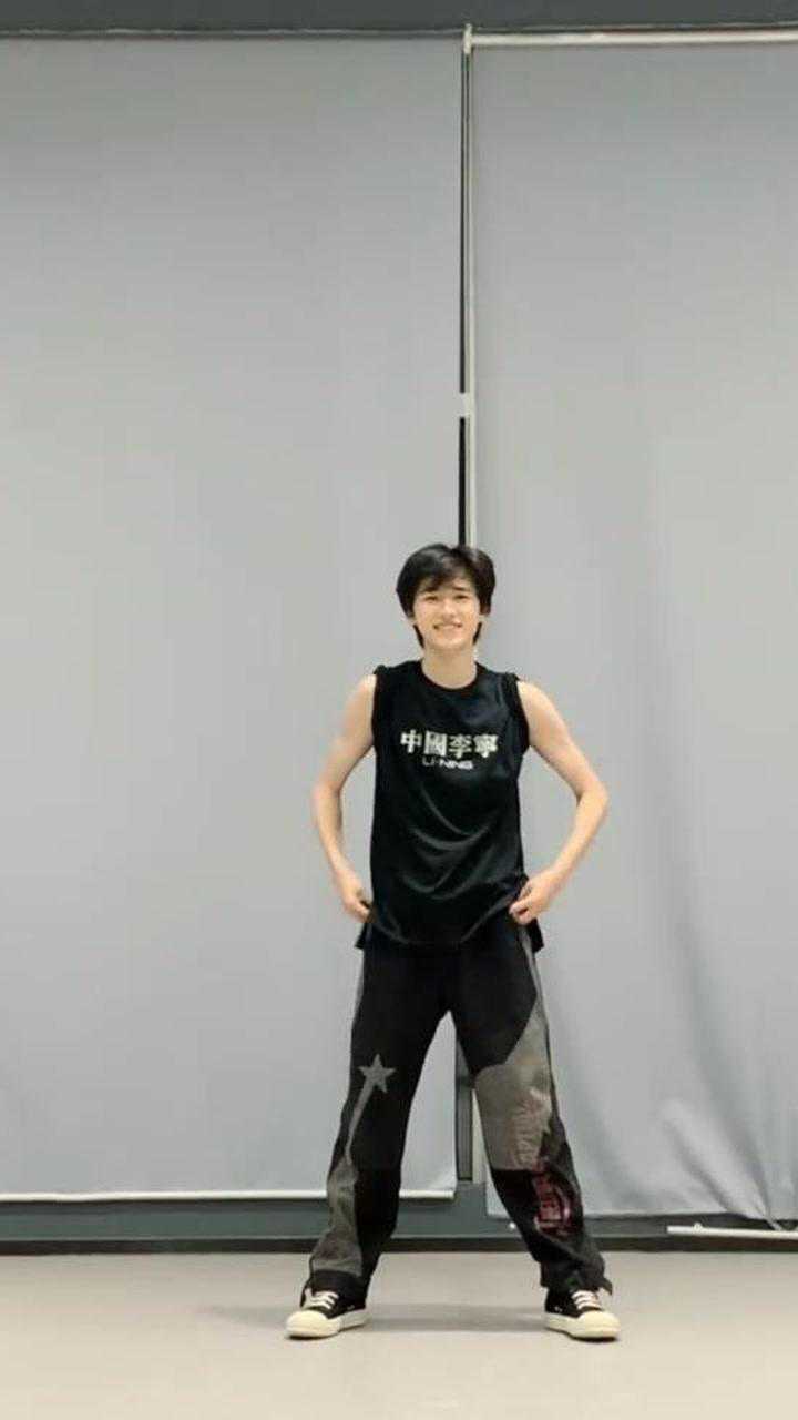 宋亚轩分享上课记录翻跳thestealer这肌肉线条简直了