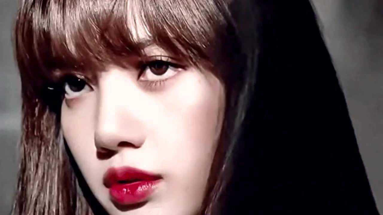 lisa被盲人粉丝感动落泪blackpink的其他成员赶忙拥抱安慰