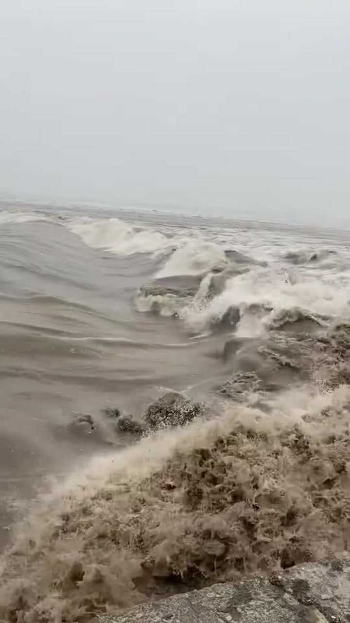 大浪淘沙美丽壮观