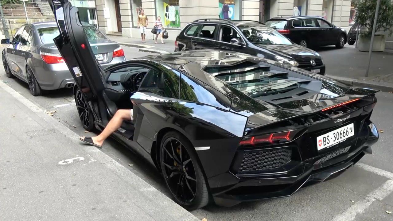 你穿拖鞋开大牛的样子真潇洒兰博基尼lp700